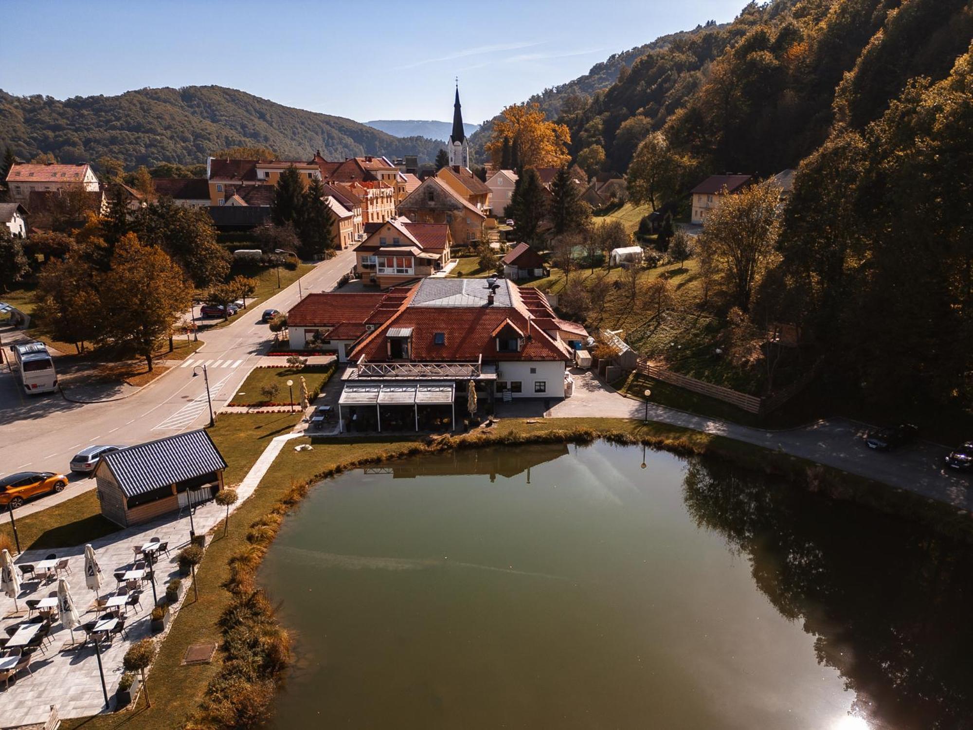 Kozjanski Dvor พอดเชเทอร์เทค ภายนอก รูปภาพ