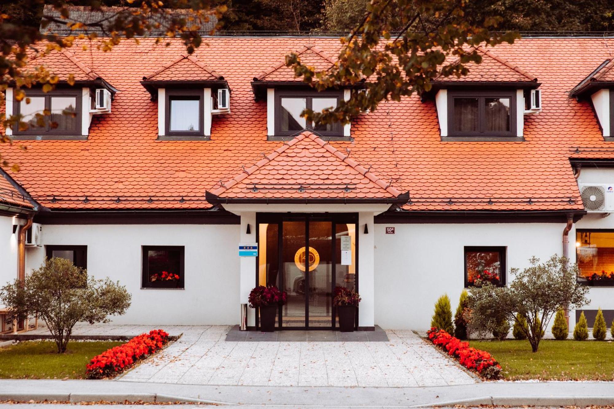 Kozjanski Dvor พอดเชเทอร์เทค ภายนอก รูปภาพ